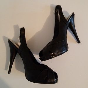 Steve Madden Black Leather Peep Toed Pumps
